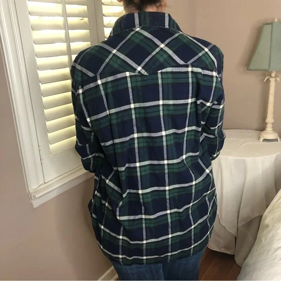 3 LEFT S-L Chic Flannel Plaid Blue & Green Snap Top - Picture 3 of 3
